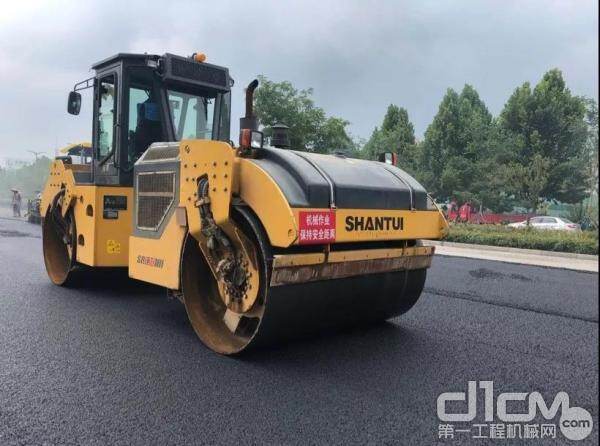 装载机带的冲击压路机工作效率及其对路基冲击碾压的合理遍数(图1)
